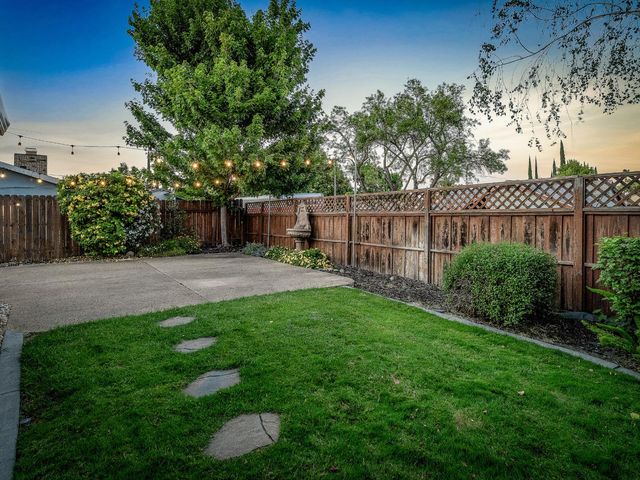 7737 N Ridge Dr, Citrus Heights, CA 95610