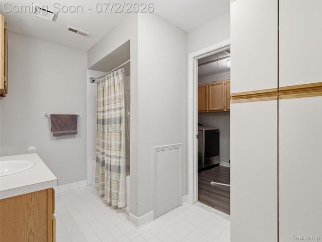 23648 Cottrell Street, Clinton Charter Township, MI 48035