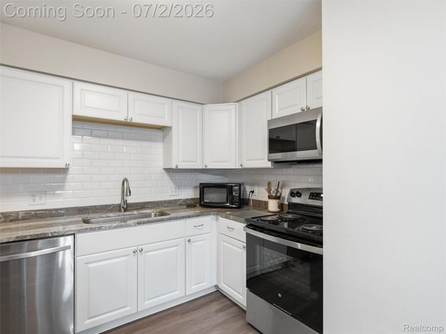 23648 Cottrell Street, Clinton Charter Township, MI 48035