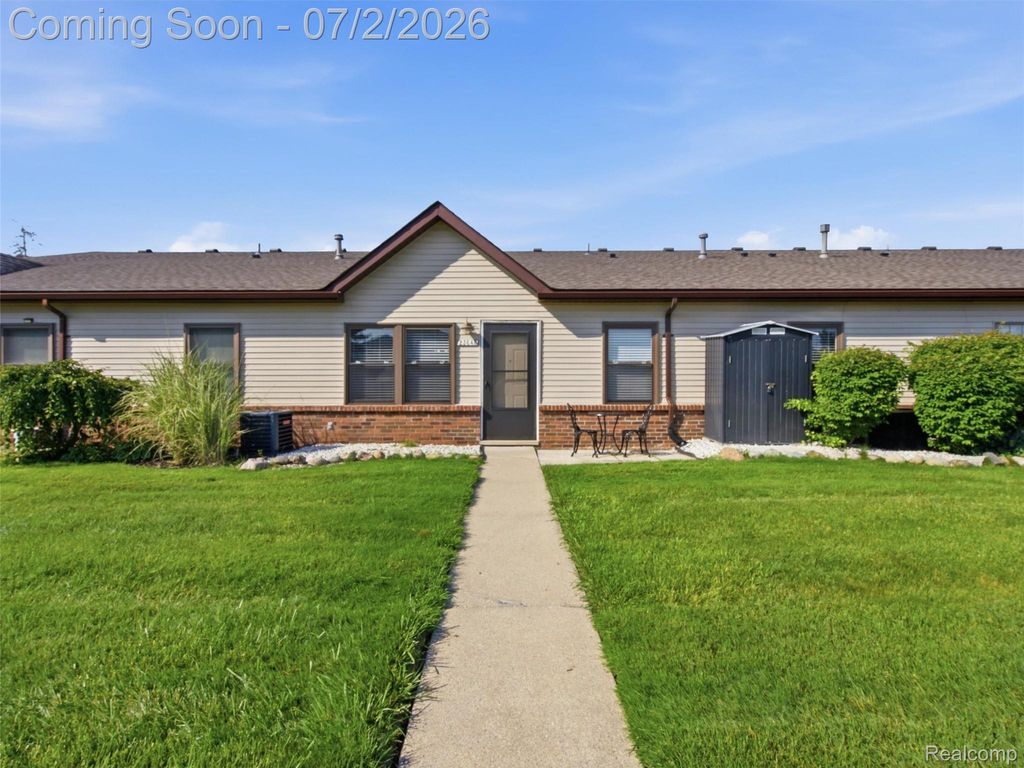 23648 Cottrell Street, Clinton Charter Township, MI 48035