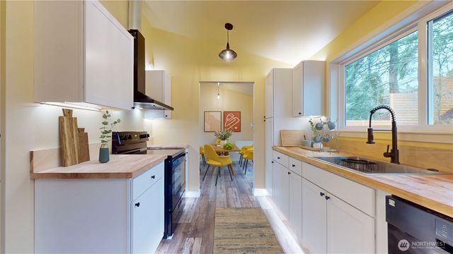 21246 15th Avenue S, Des Moines, WA 98198