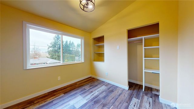 21246 15th Avenue S, Des Moines, WA 98198