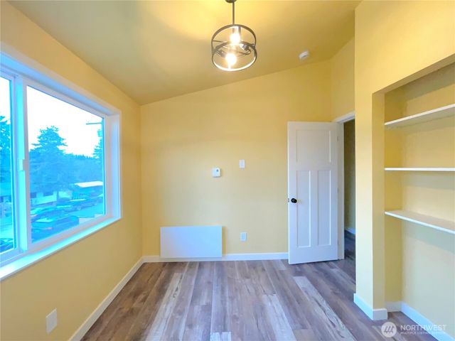 21246 15th Avenue S, Des Moines, WA 98198