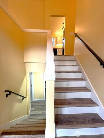 21246 15th Avenue S, Des Moines, WA 98198