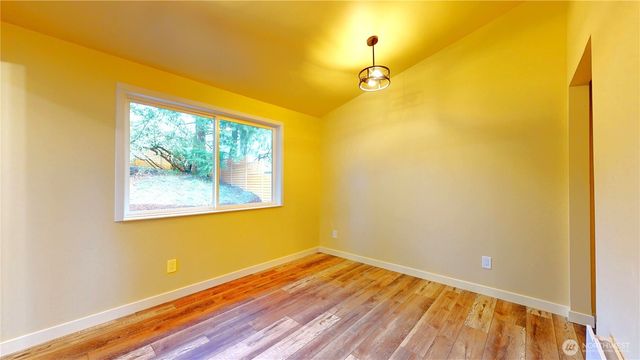 21246 15th Avenue S, Des Moines, WA 98198