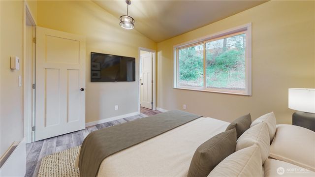 21246 15th Avenue S, Des Moines, WA 98198