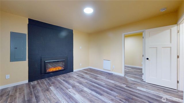 21246 15th Avenue S, Des Moines, WA 98198