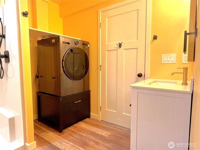 21246 15th Avenue S, Des Moines, WA 98198