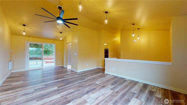 21246 15th Avenue S, Des Moines, WA 98198