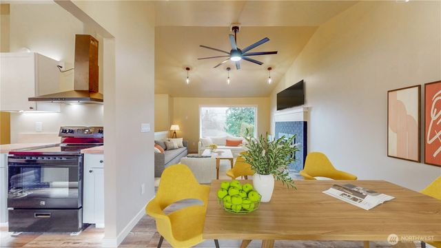 21246 15th Avenue S, Des Moines, WA 98198