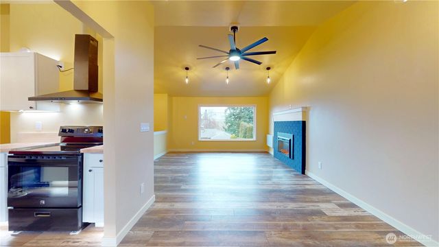 21246 15th Avenue S, Des Moines, WA 98198