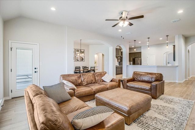 7930 Rancho Vista Boulevard E, Corpus Christi, TX 78414