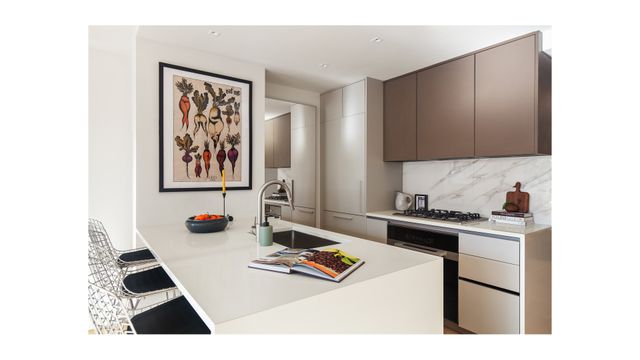 650 E 6th St Apt 4, New York City, NY 10009