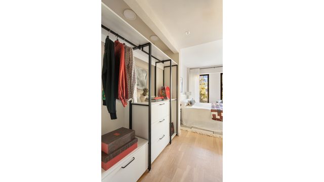 650 E 6th St Apt 4, New York City, NY 10009