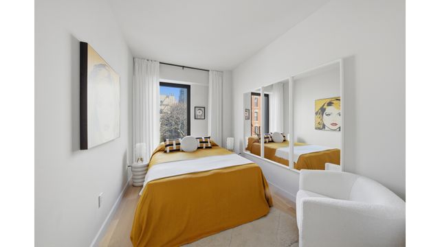 650 E 6th St Apt 4, New York City, NY 10009