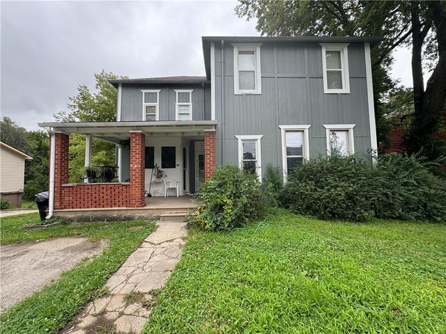 105 S College Street, Warrensburg, MO 64093