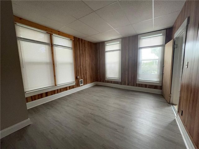 105 S College Street, Warrensburg, MO 64093