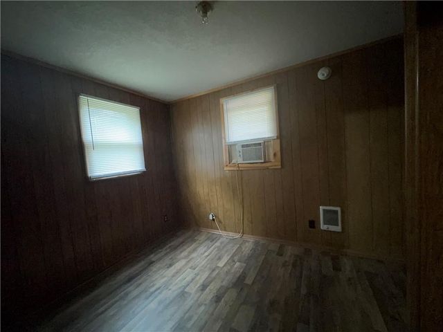 105 S College Street, Warrensburg, MO 64093