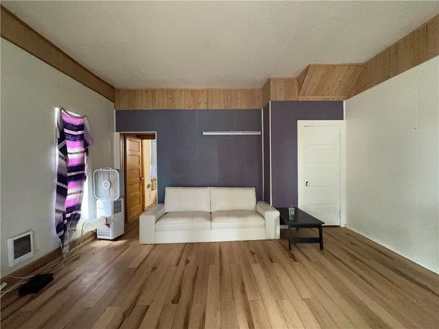 105 S College Street, Warrensburg, MO 64093