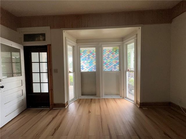 105 S College Street, Warrensburg, MO 64093