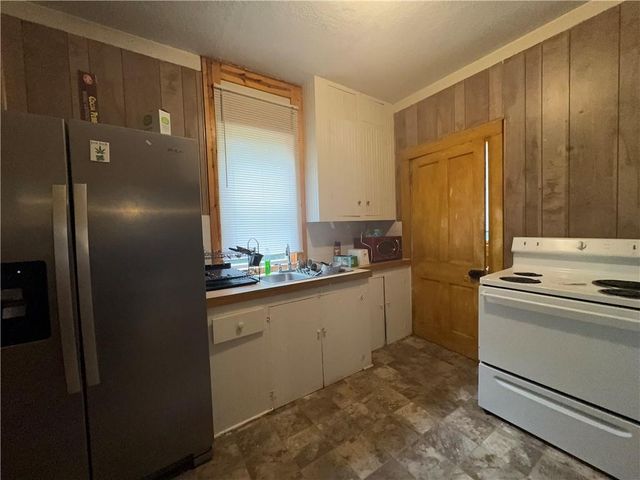 105 S College Street, Warrensburg, MO 64093