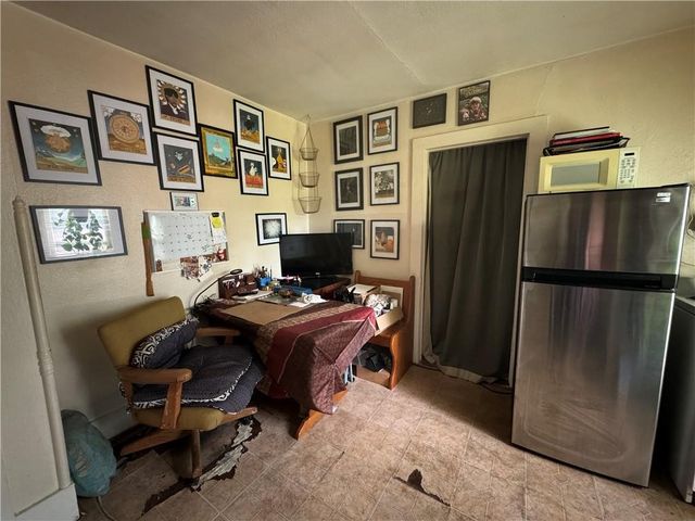 105 S College Street, Warrensburg, MO 64093