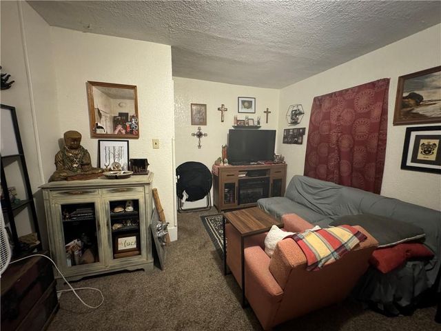 105 S College Street, Warrensburg, MO 64093