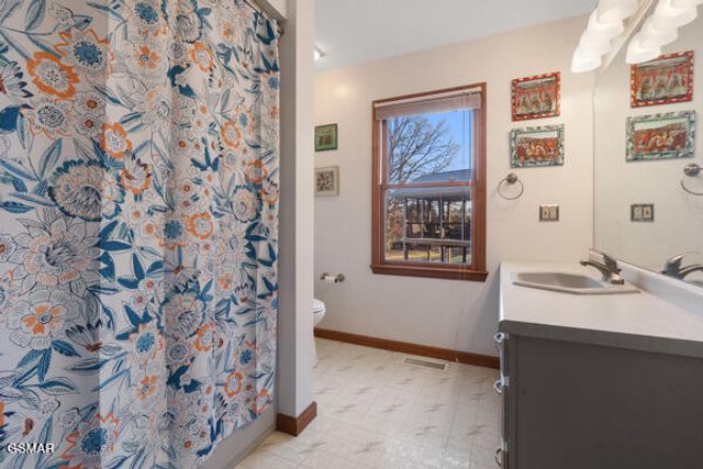 3720 Whitworth Drive, Knoxville, TN 37938