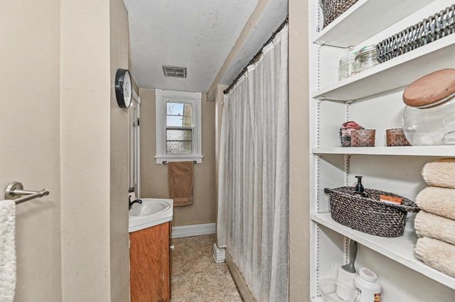 127 Clark STREET, Pewaukee, WI 53072