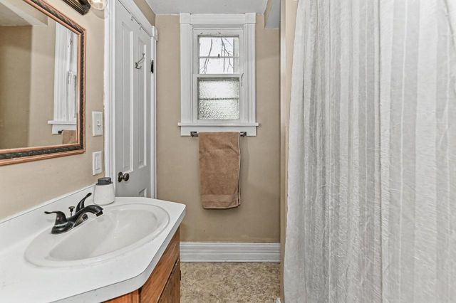 127 Clark STREET, Pewaukee, WI 53072