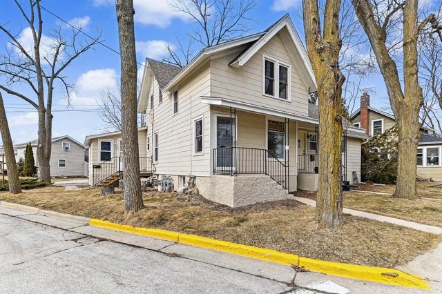 127 Clark STREET, Pewaukee, WI 53072