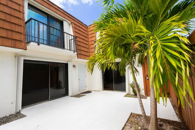 3900 SE County Line Road 12c, Tequesta, FL 33469