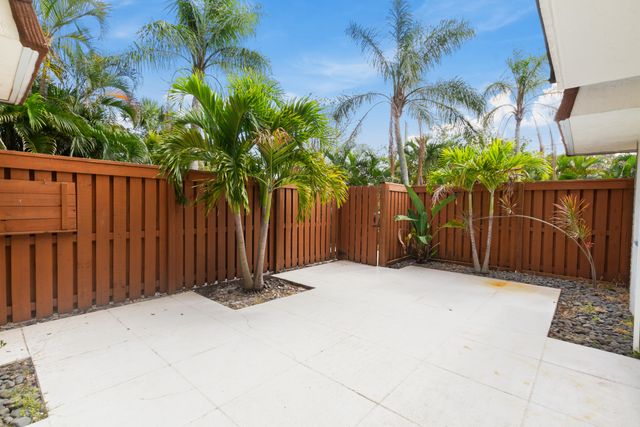 3900 SE County Line Road 12c, Tequesta, FL 33469