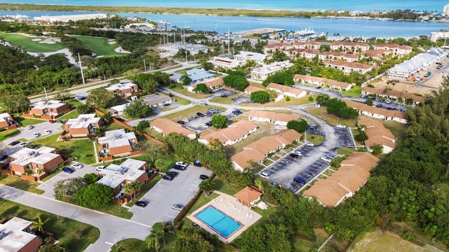 3900 SE County Line Road 12c, Tequesta, FL 33469