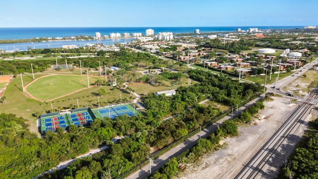 3900 SE County Line Road 12c, Tequesta, FL 33469