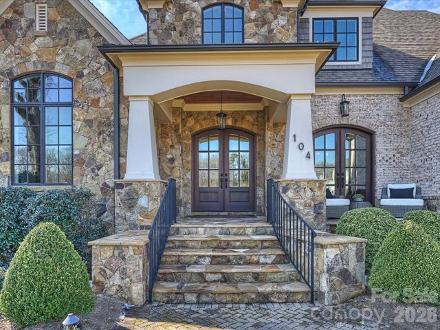 104 Crest Court, Matthews, NC 28104