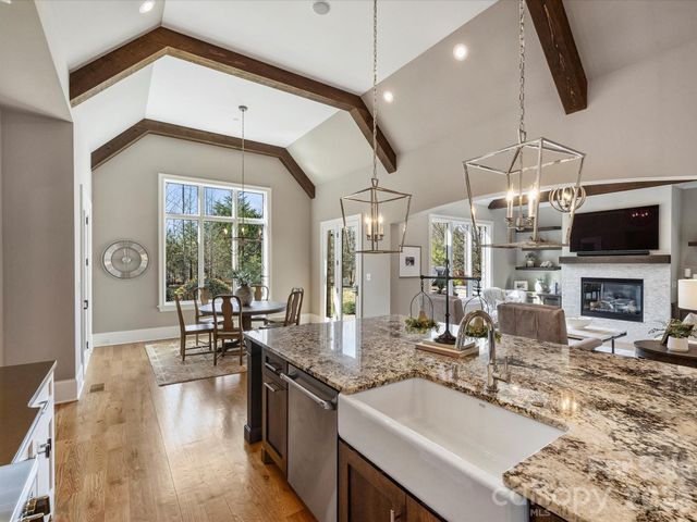 104 Crest Court, Matthews, NC 28104