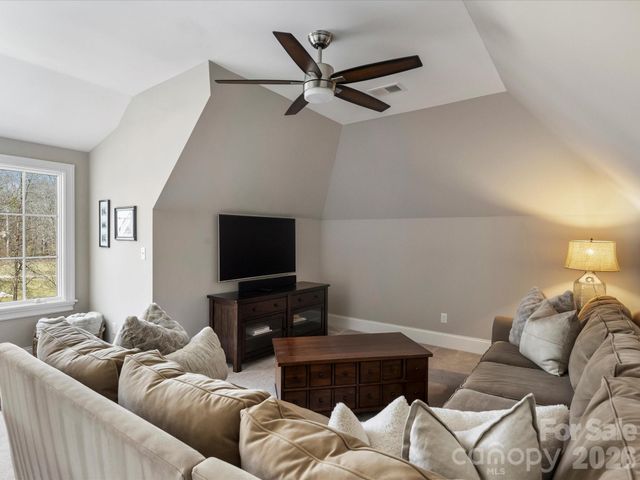 104 Crest Court, Matthews, NC 28104