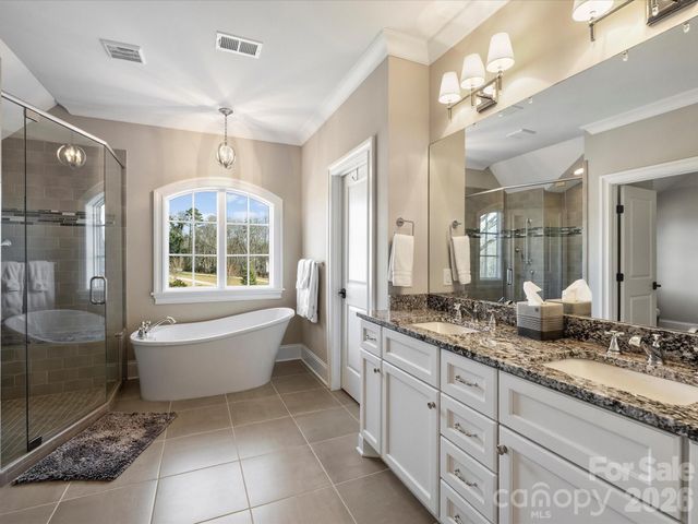 104 Crest Court, Matthews, NC 28104