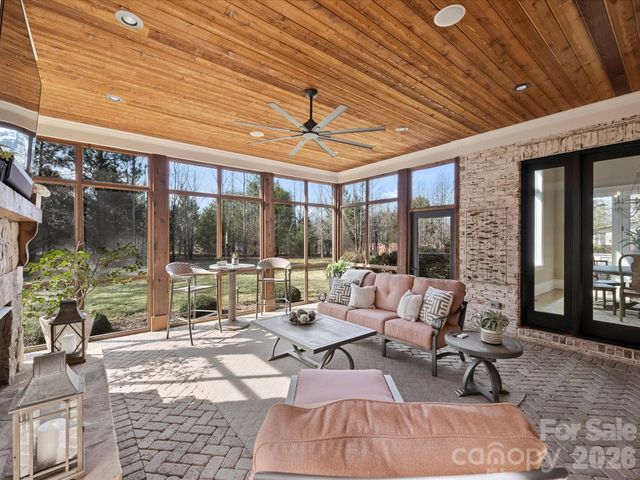 104 Crest Court, Matthews, NC 28104