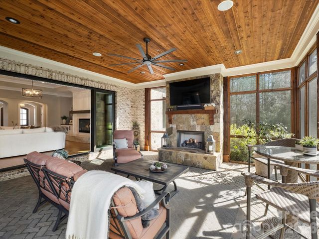 104 Crest Court, Matthews, NC 28104