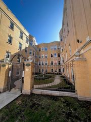 7411 N Hoyne Avenue 2, Chicago, IL 60645