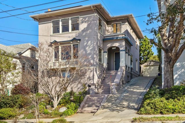 5460 Carlton St, Oakland, CA 94618