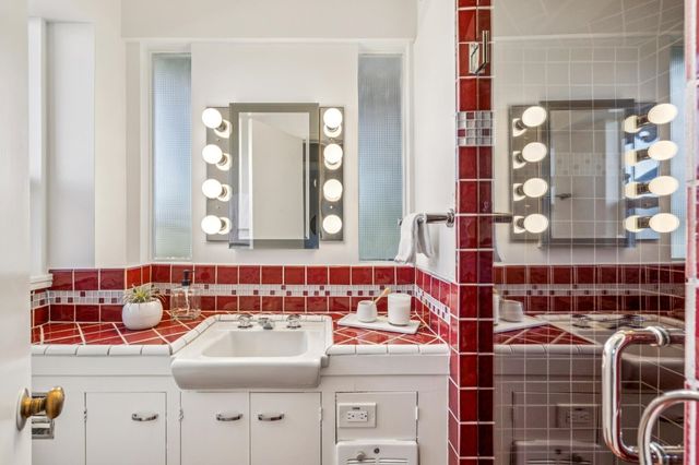 5460 Carlton St, Oakland, CA 94618