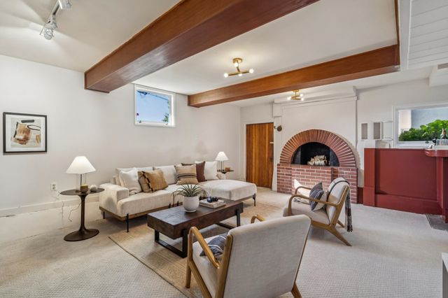 5460 Carlton St, Oakland, CA 94618