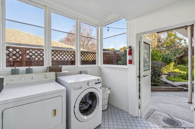 5460 Carlton St, Oakland, CA 94618