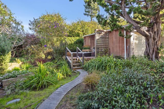 5460 Carlton St, Oakland, CA 94618