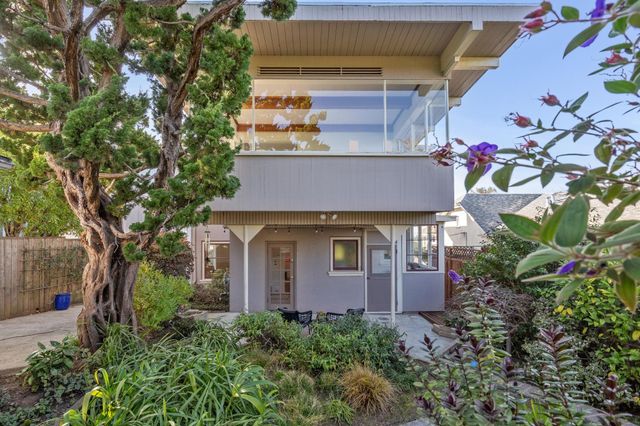 5460 Carlton St, Oakland, CA 94618