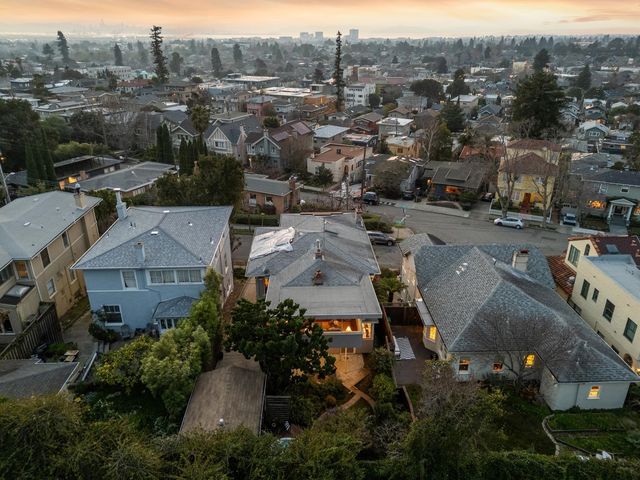 5460 Carlton St, Oakland, CA 94618