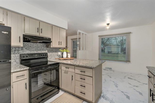 2550 S Fort Avenue, Springfield, MO 65807